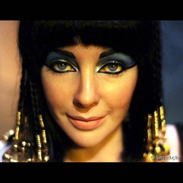 No Egito Antigo acreditava que os olhos representavam a alma humana, e devido a esta cren?a as mulheres destacavam a regi?o com maquiagem